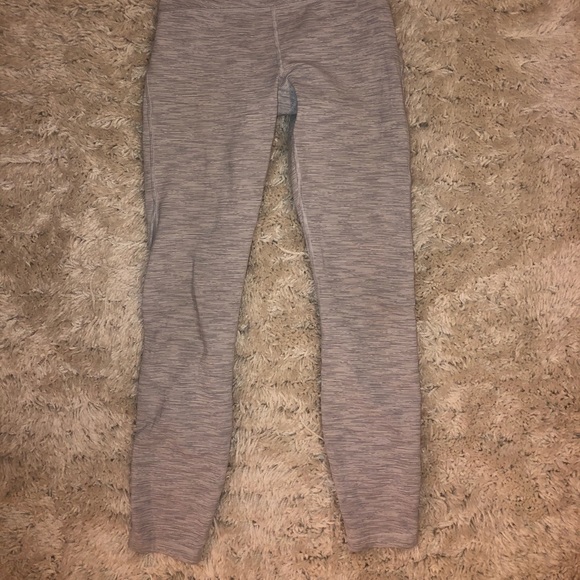 Barely Worn Lululemon Leggings!! Size 4:) - Picture 5 of 7